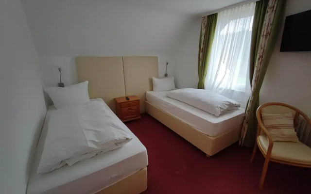 Room in Guest Room - Pension Forelle - Double Room no1