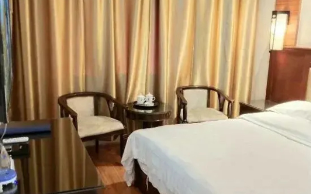 Sunshine Holiday Hotel