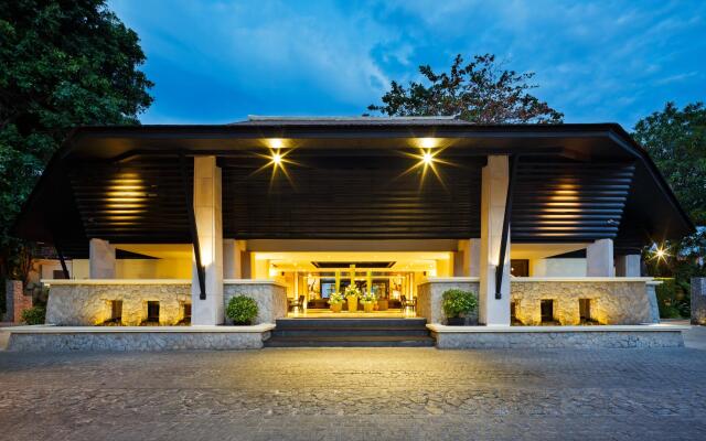 Отель Impiana Resort Patong Таиланд, Пхукет - 1 отзыв об отеле, цены и фото номеров - забронировать отель Impiana Resort Patong онлайн вид на фасад