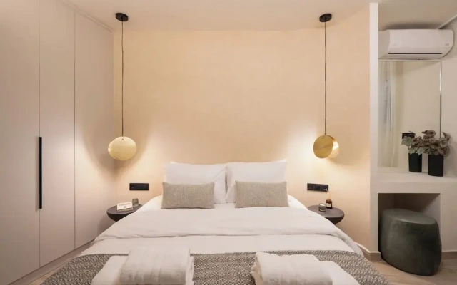 Cozy & Chic Stay Near Metro Station