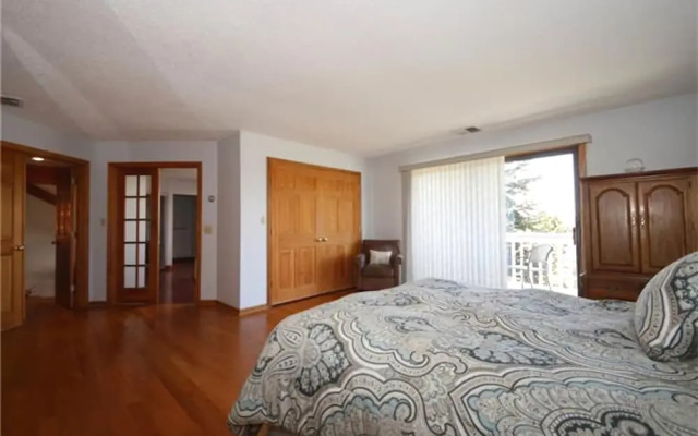 Roxbury Suites
