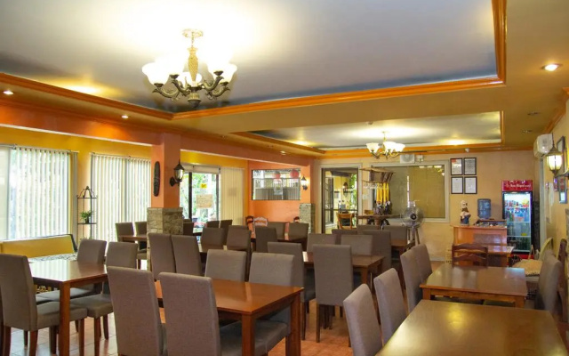 OYO 142 Golden Belle Apartelle and Suites