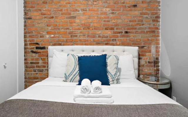 Old Montreal 4BR 2 Floors Loft Hotel