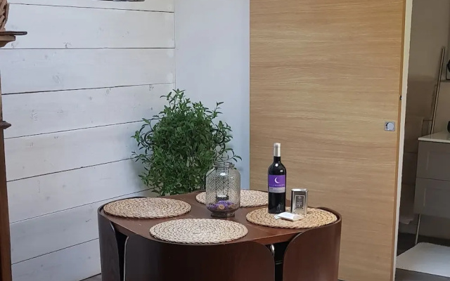 2 Tastefully Furnished Gites With Private Pool, 1km From Faucon