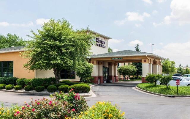 Отель Clarion Inn & Suites Northwest вид на фасад