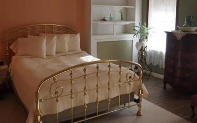 The Maid's Quarters Bed Breakfast & Tearoom
