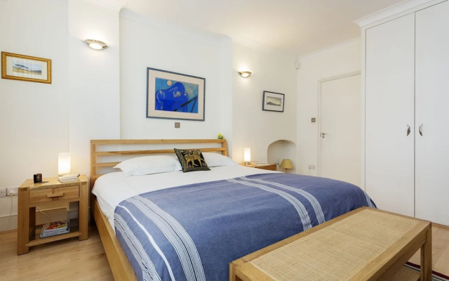 South Kensington Garden Apartment