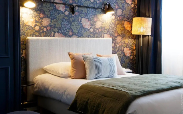 Le Manoir Hotel