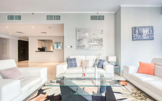 Luxury Apt w Private Jacuzzi Overlooking the Water