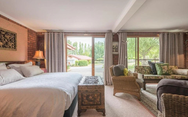 Grindelwald Lodge and Gardens