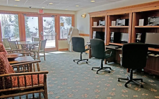 Lion Square Lodge #277 - 2 Br Apts
