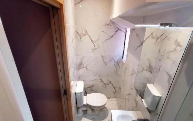 Studio Lumineux a 10 Min de la Plage (Adults Only)