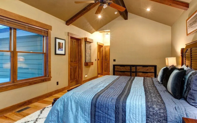 Upper Woodside Luxury 3 Bedroom Home