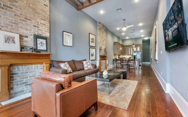 Hosteeva 2BR Steps to St. Charles Ave