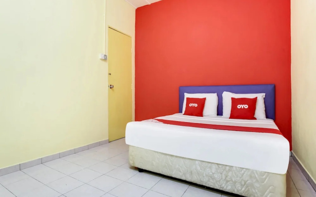 OYO 89615 T Family Hotel