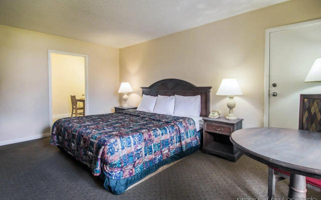 Rodeway Inn Maingate