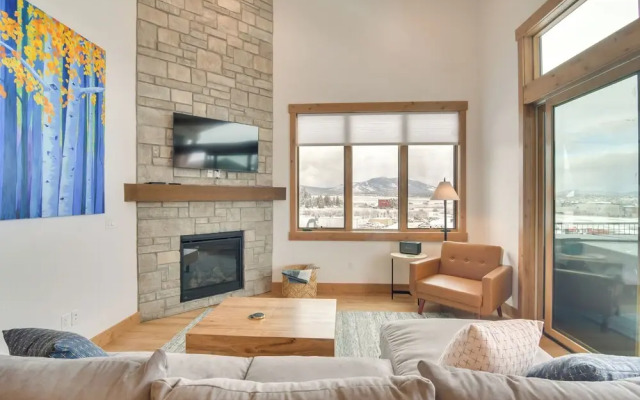 Winter Park Retreat: Balcony, Hot Tub & Fireplace!