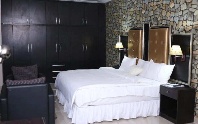 Aliz Ambruz Hotel