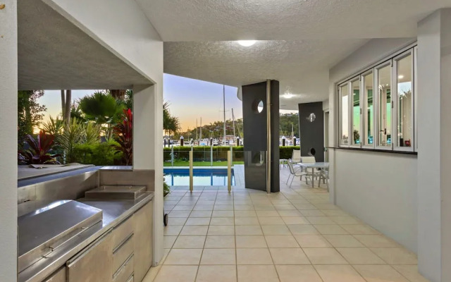 Pavillions 12 With Pool And Golf Buggy