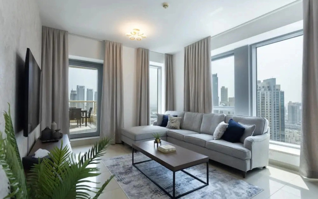 Luxury 2BR Downtown Apt With Burj Khalifa View