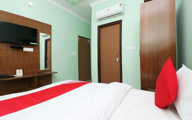 OYO 12062 Paras Guest House