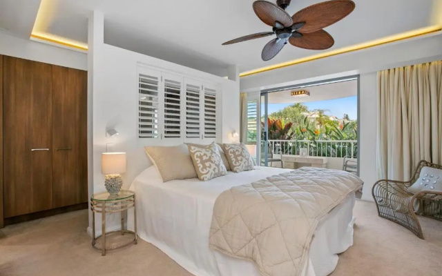 Beachfront Luxury, Hastings Street