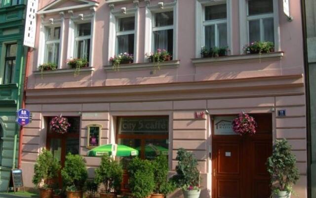 Отель Aparthotel City 5 вид на фасад
