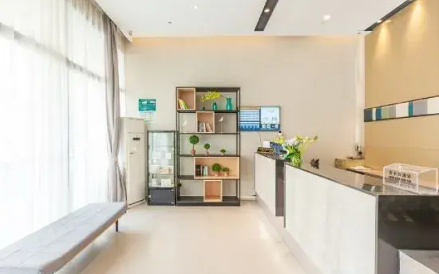 Zhiren Business Hotel (Shanghai Global Harbor Longde Road Subway Station)
