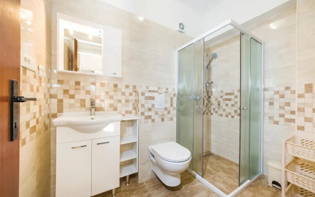 Awesome Home in Sabunike-privlaka With Wifi and 4 Bedrooms