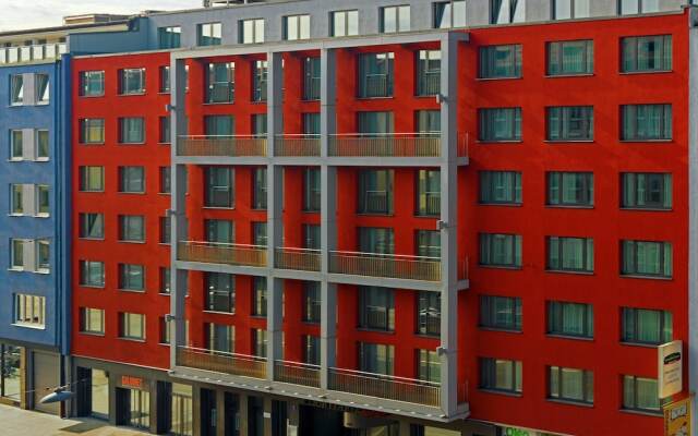 Отель Courtyard by Marriott Munich City Center вид на фасад