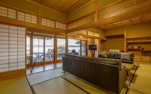 Toya Cliff House