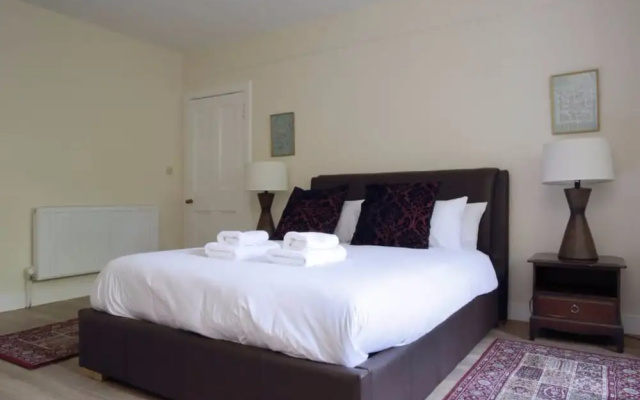 3 Bedroom Apartment With Private Entrance