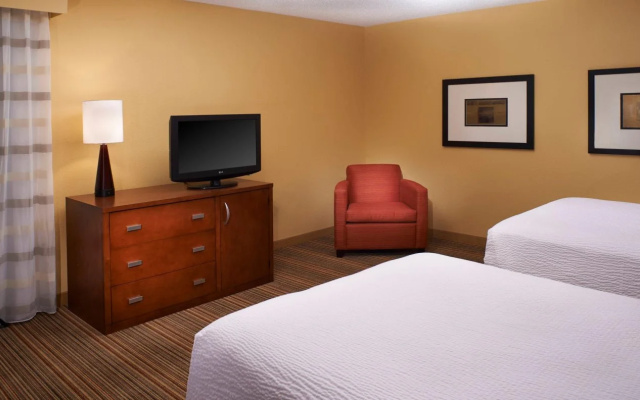 Courtyard by Marriott Louisville East