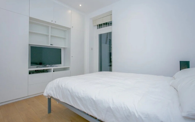 Modern Flat in West Kensington