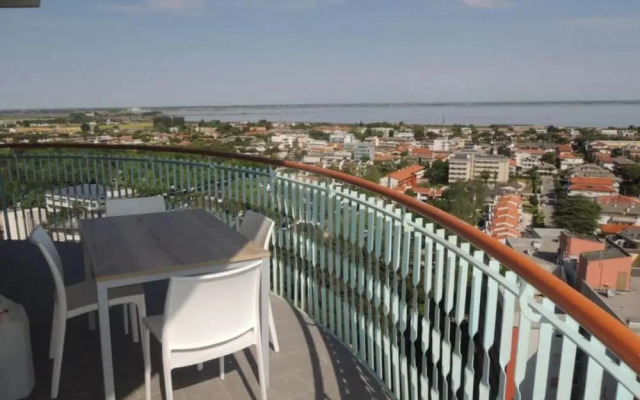 Bright Stay With Stunning sea Views