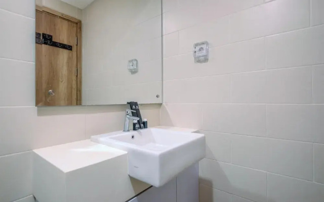 Fancy and Fabulous 1BR at Pejaten Park Apartment