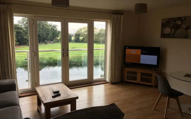 Riverside Penthouse 2BR & 2 Bath 2 Parking View Near St Neots