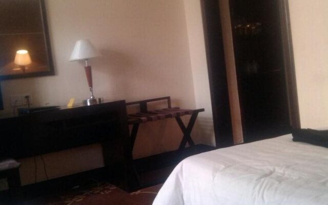Zhongwei Hotel
