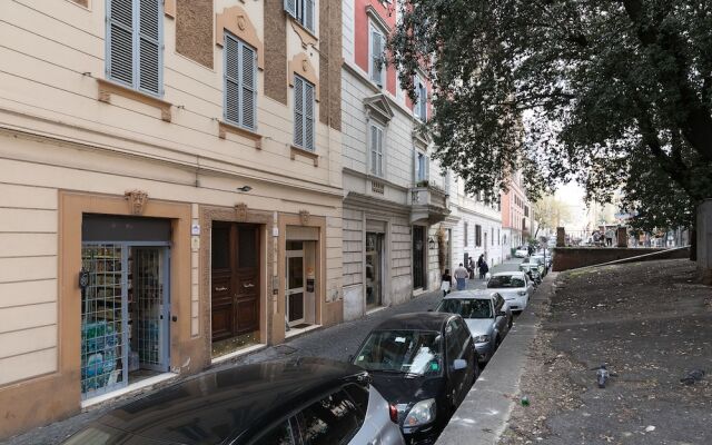 Апартаменты Vatican Stylish Apartment вид на фасад