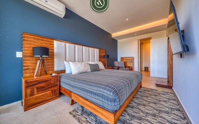 Oceanfront 2BR Condo -private Balcony - Beach