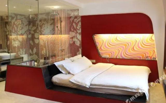 Zhiling Homestay (Five Star Street City Center)