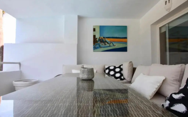 Charming 2 Bedroom Trocadero Arena area