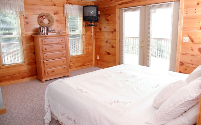 MOUNTAINTOP EXPERIENCE - 4 Br Cabin