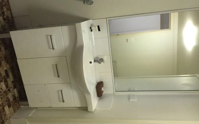 Airlie Seaview Apartments