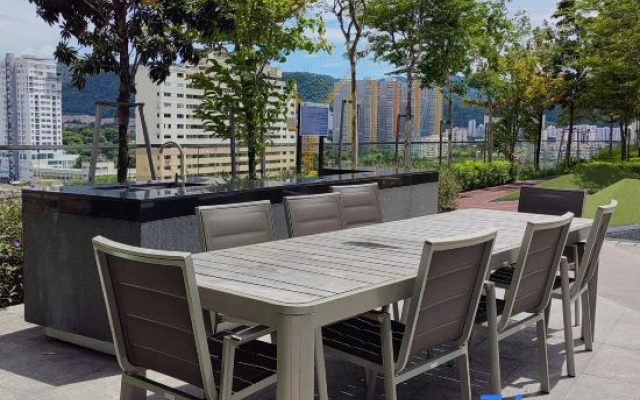 Leisure City NightView 2BR Urban Suites Georgetown