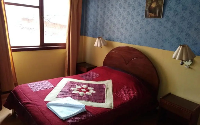 Alejandros Hotel