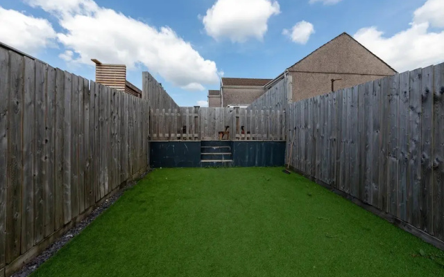 Bright 3-bed Swansea House + Parking