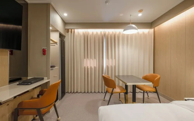 Urban Brown Hotel