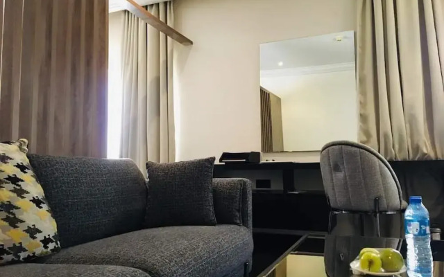 T E L E By Summerset Continental Hotel