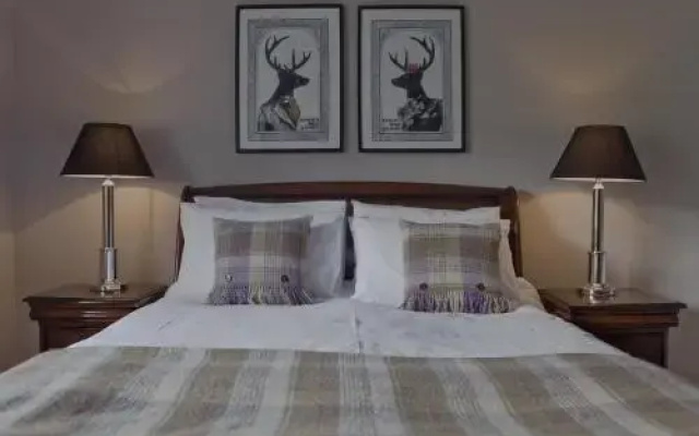 Edinburgh Castle Suite - The Edinburgh Address
